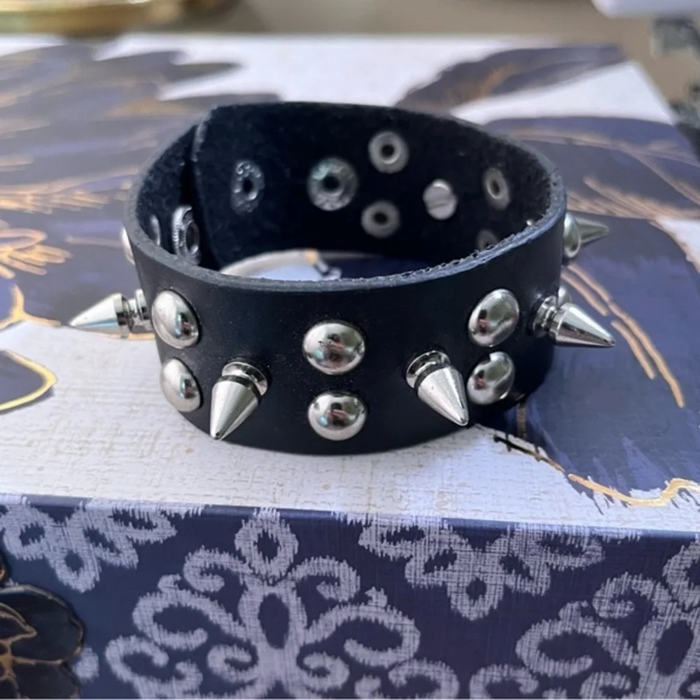 Vintage 1990s YIK FUNG Black Leather Silver Spike Studded Punk Bracelet C3
